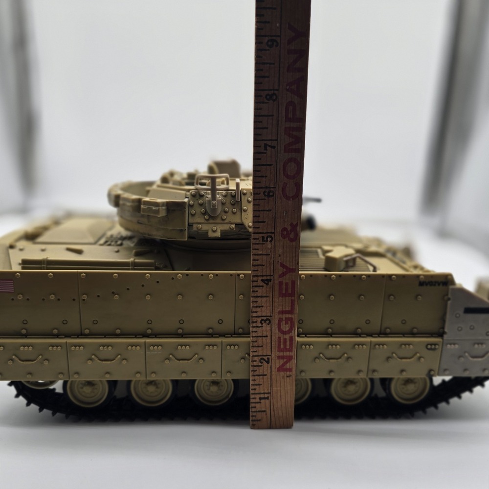 2007 Unimax Toys Bravo Team M3A2 Bradley Desert Camo READ - Picture 9 of 16